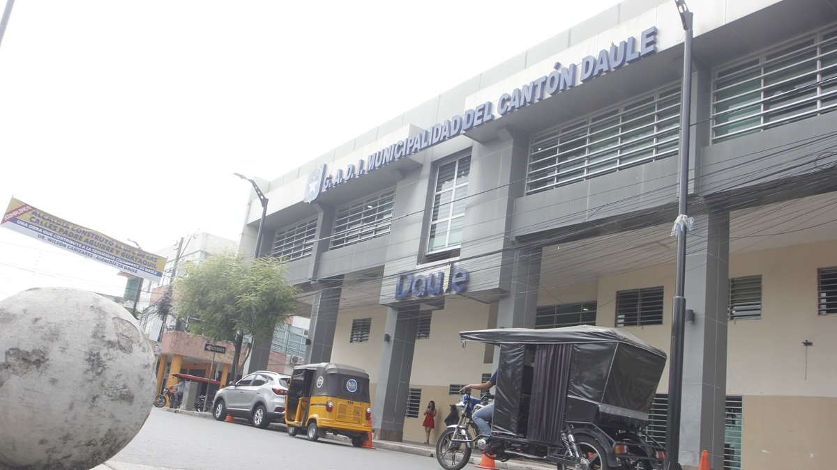 Fachada del edificio del Municipio de Daule.