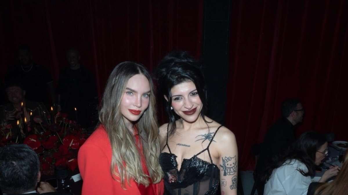 Belinda y Cazzu duranta la gala organizada por GQMexico.