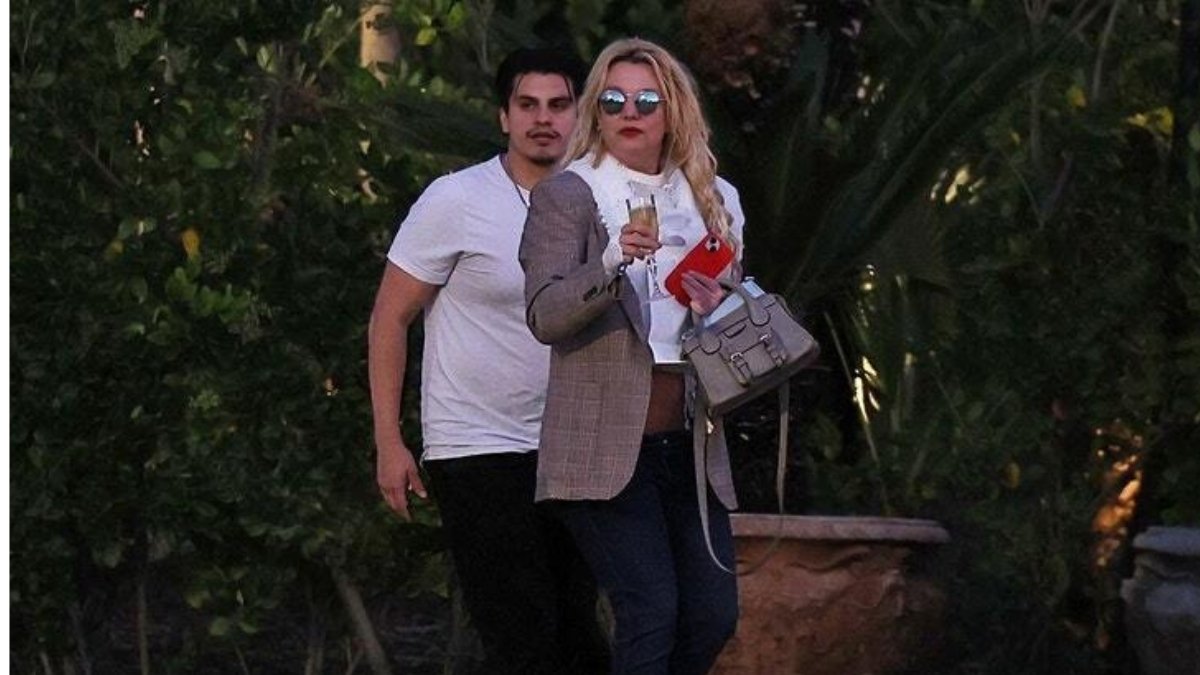 Britney Spears saliendo de Westlake Village.