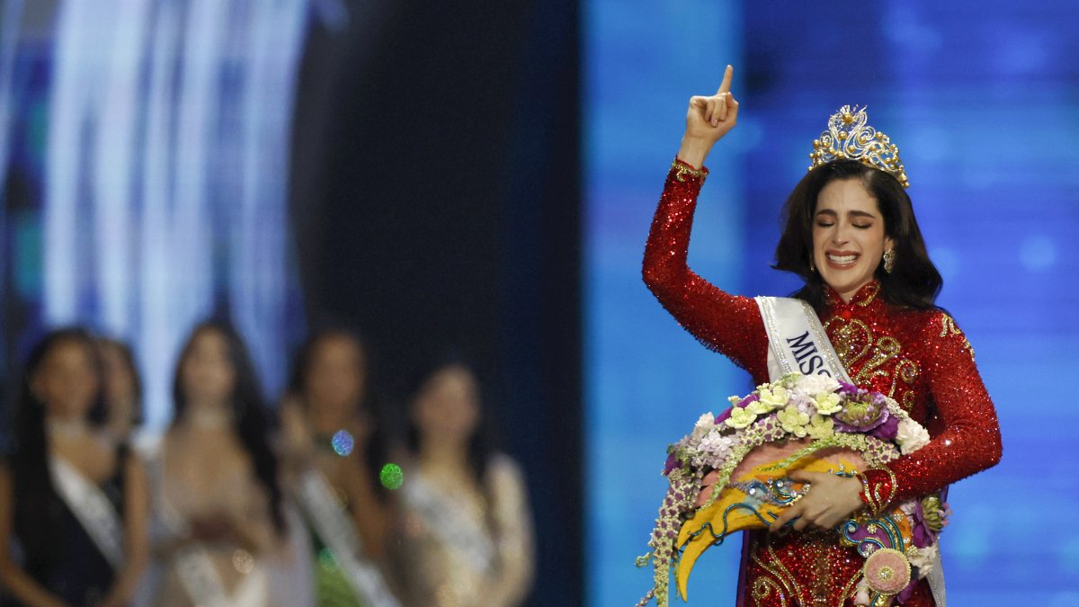 Miss Mexico es Fátima Bosch, reacción a su coronación como Miss Universo 2025.