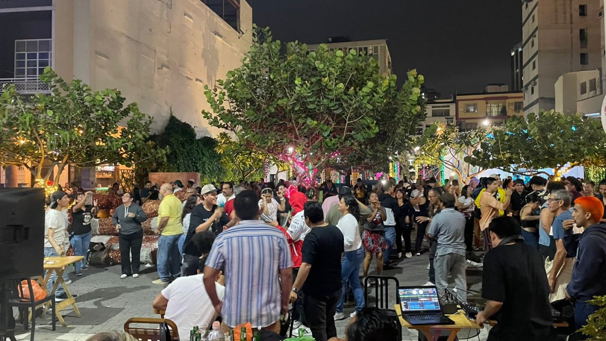 La gente  se aglomeró entre Imbabura y Panamá para bailar ritmos tropicales