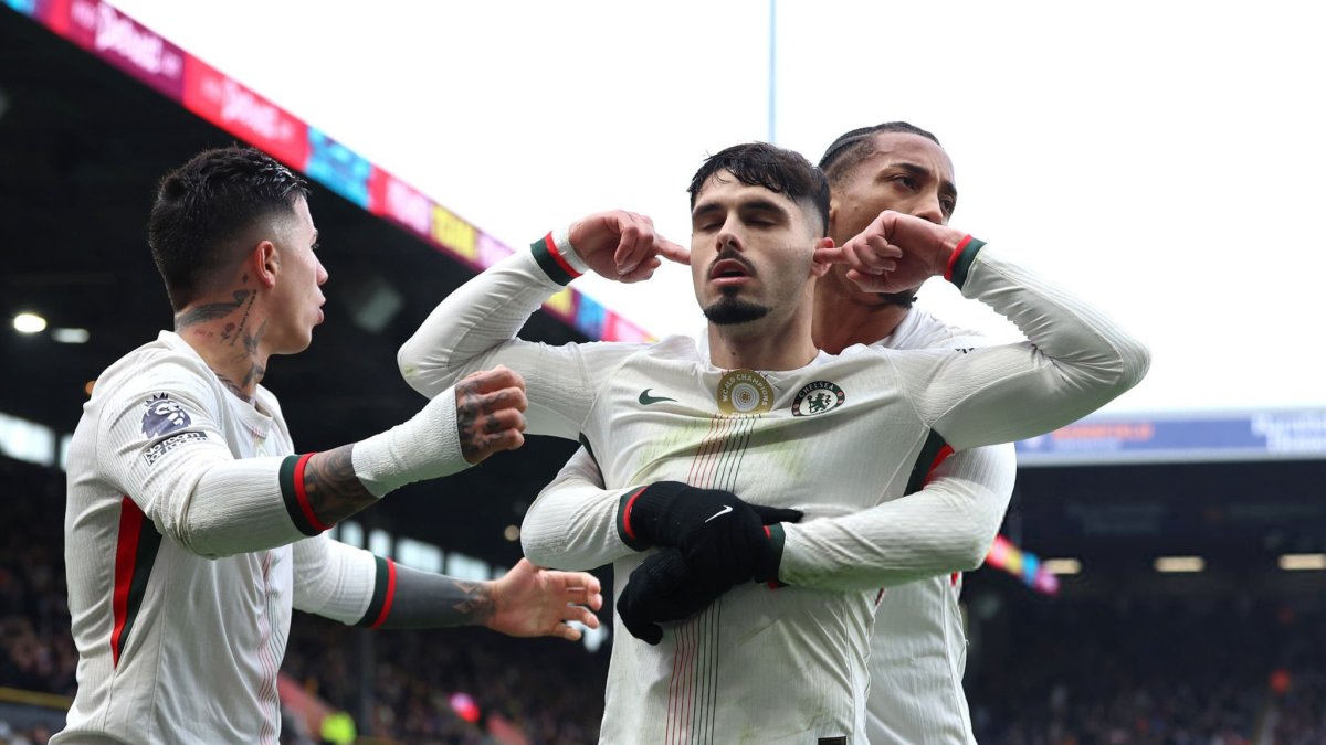 Pedro Neto anotó en el triunfo de Chelsea ante Burnley en Premier League.