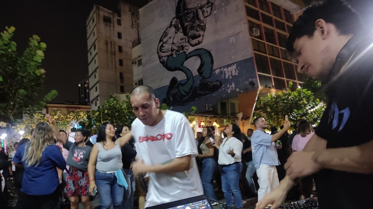 DJ Jazzam animando la calle Panamá