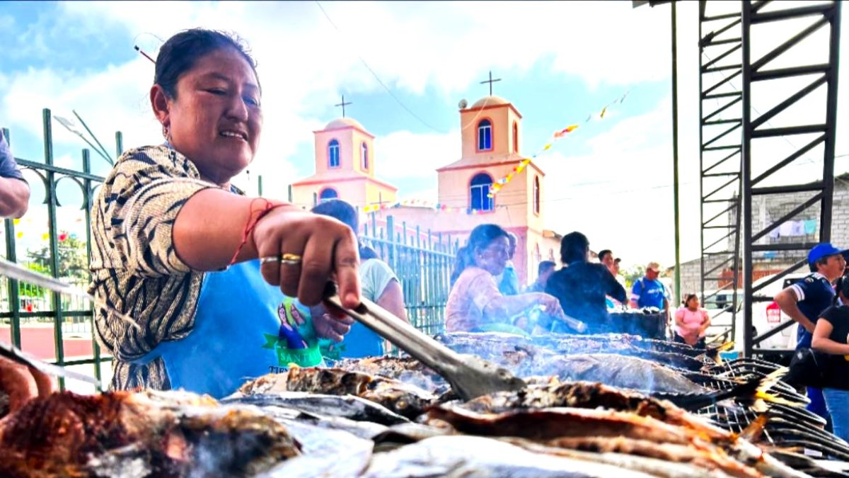 Ferias. Las ferias comunales de pescado asado atraen a decenas de familias locales y a turistas de los balnearios de la provincia.