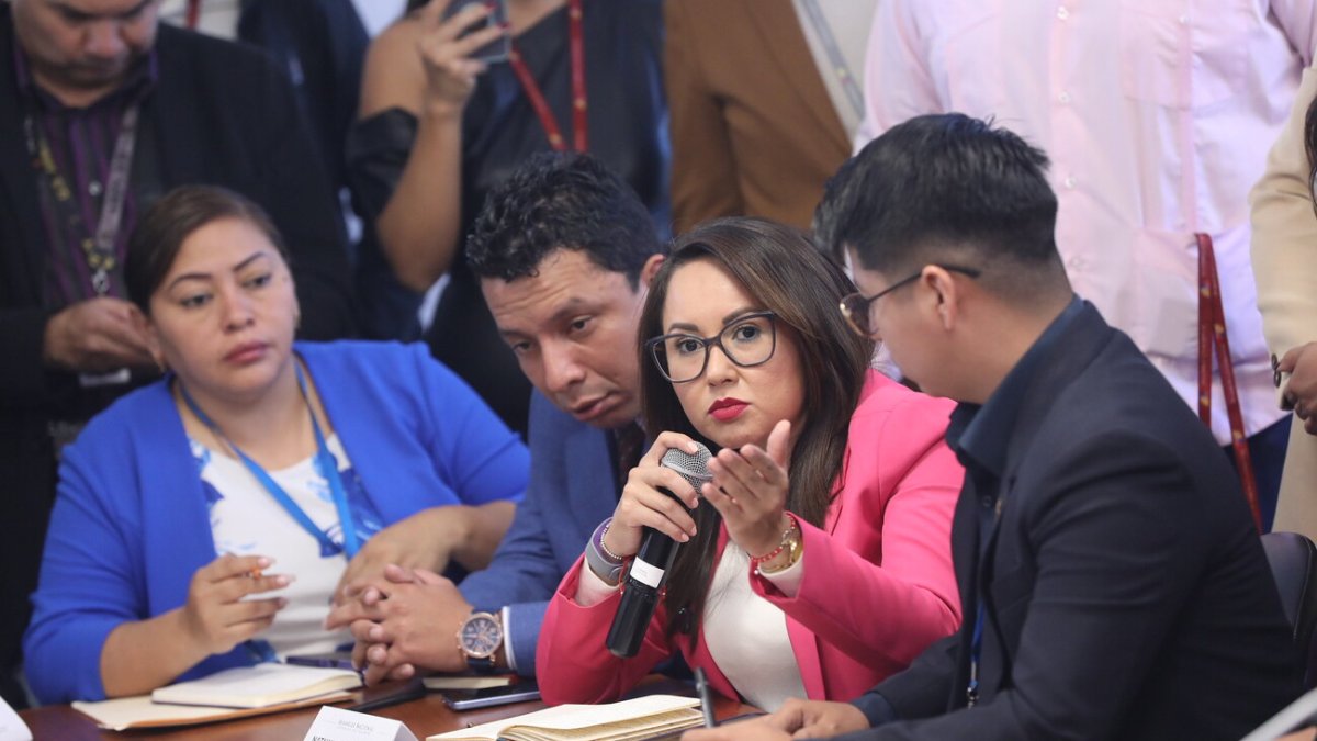 Nataly Morillo, la ahora exasambleísta de ADN se enfrentó con el alcalde de Guayaquil Aquiles Álvarez en una ssión del 21 de octubre de 2025.