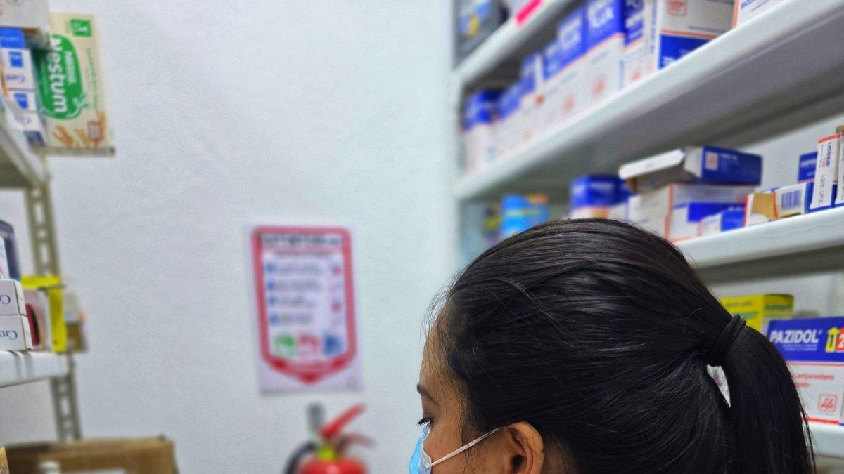 En la primera farmacia clausurada se hallaron cerca de 100 ampollas de Tétanol sin registro sanitario.