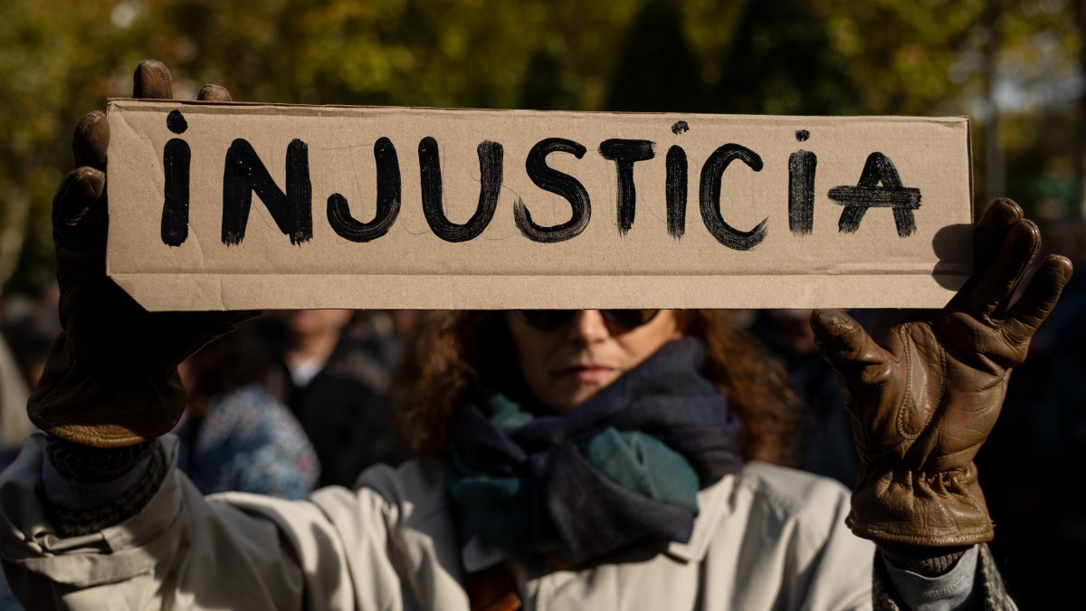 Miles marcharon este domingo hasta el Tribunal Supremo de España para rechazar la decisión de inhabilitar al fiscal general Álvaro García.