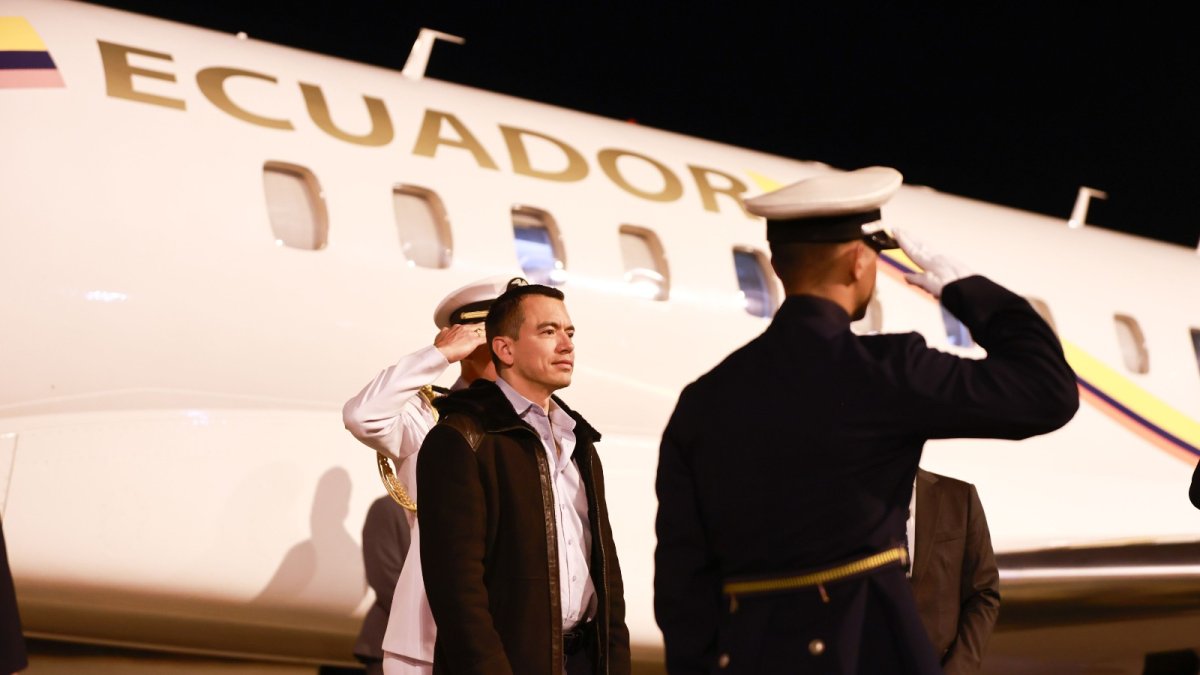 Para expertos en política, el presidente Daniel Noboa debe transparentar su agenda de su último viaje a Estados Unidos.