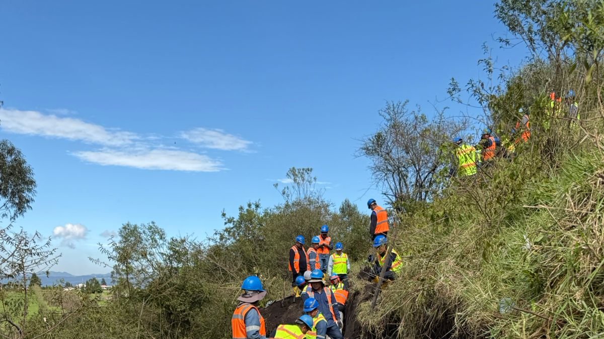 La tubería que abastece a tres parroquias fue reparada tras varios días de labores.