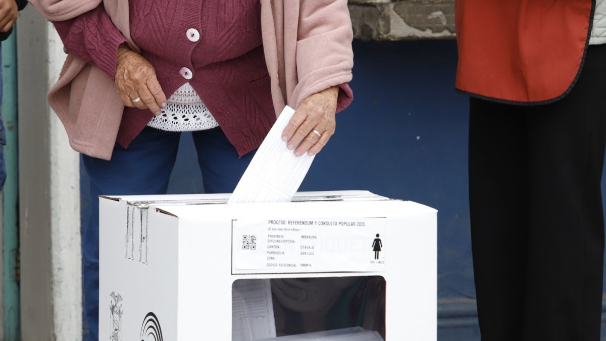 Los ecuatorianos se pronunciaron sobre cuatro preguntas impulsadas por el Gobierno de Daniel Noboa el 16 de noviembre de 2025.