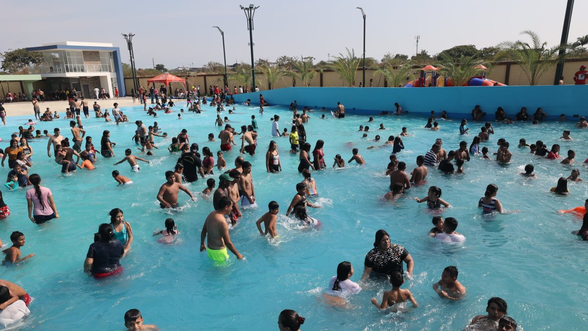 Cierre temporal de la piscina con olas en Guayaquil tras incidentes con usuarios.