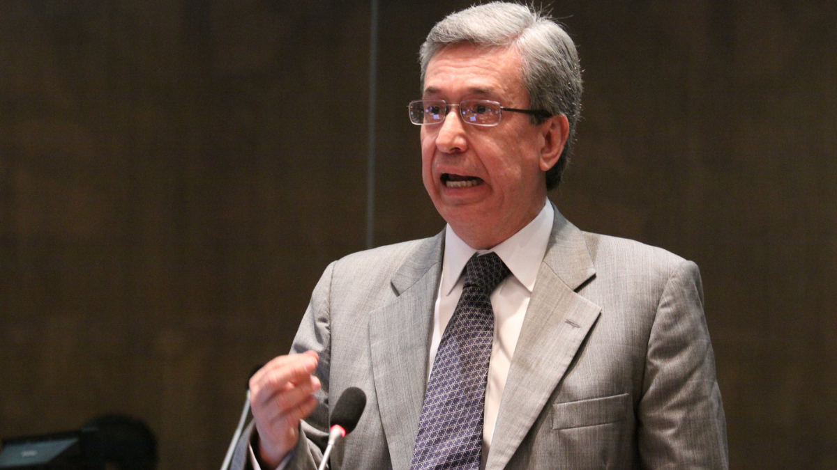 El último cargo de público de Enrique Herrería estuvo en la Corte Constitucional.