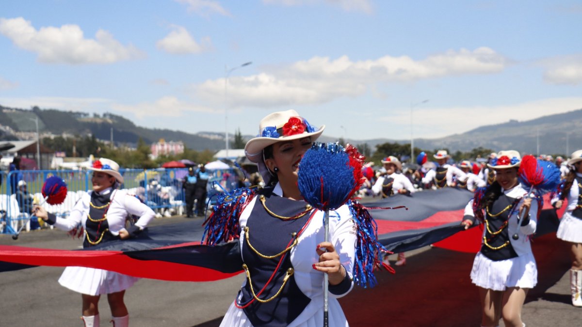 El sábado se realizó el Desfile de la Confraternidad, que fue organizado por el Municipio de Quito. Allí sí participaron los colegios fiscales inscritos.