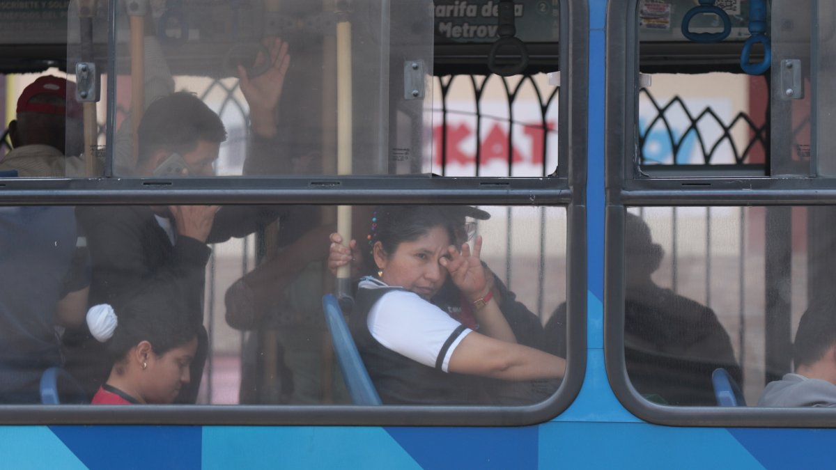 El transporte público se vuelve un servicio que las mujeres evitan por miedo.