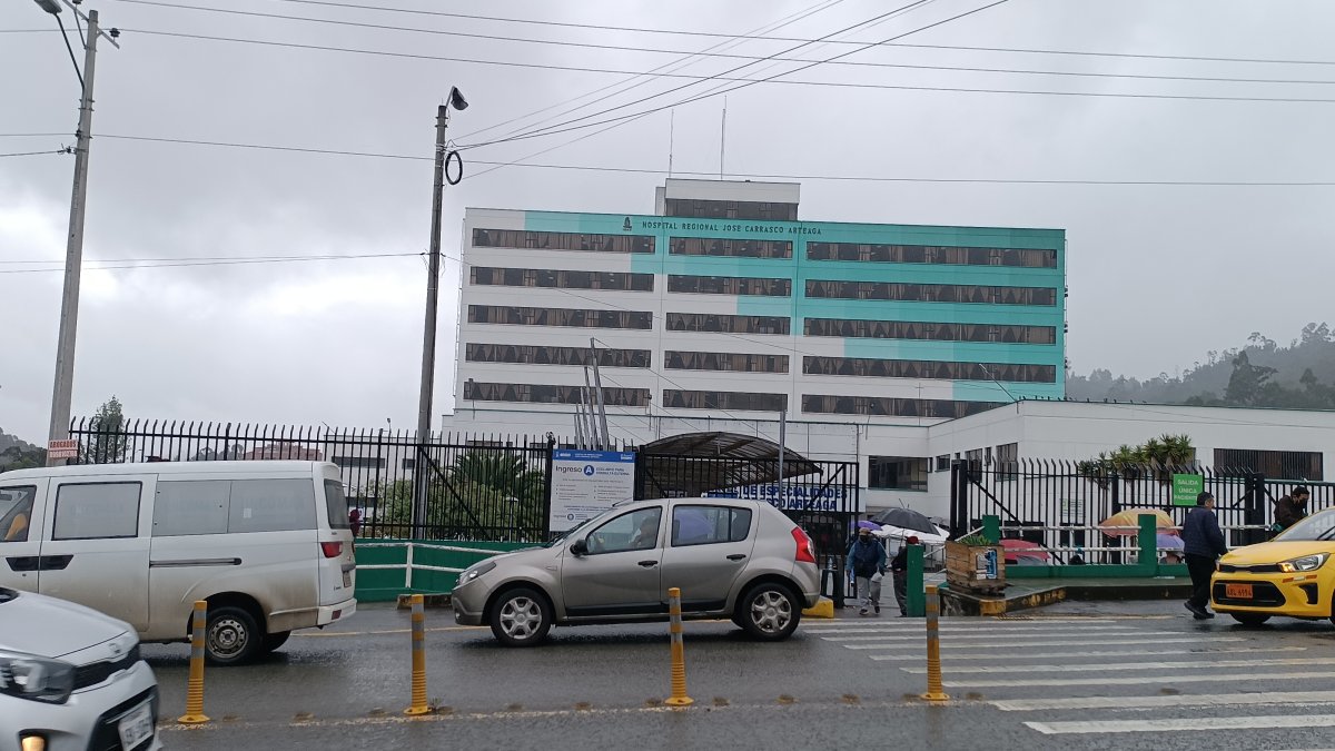 un paciente con un cuadro de gastroenteritis fue operado del tórax por error en el Hospital José Carrasco Arteaga del IESS.