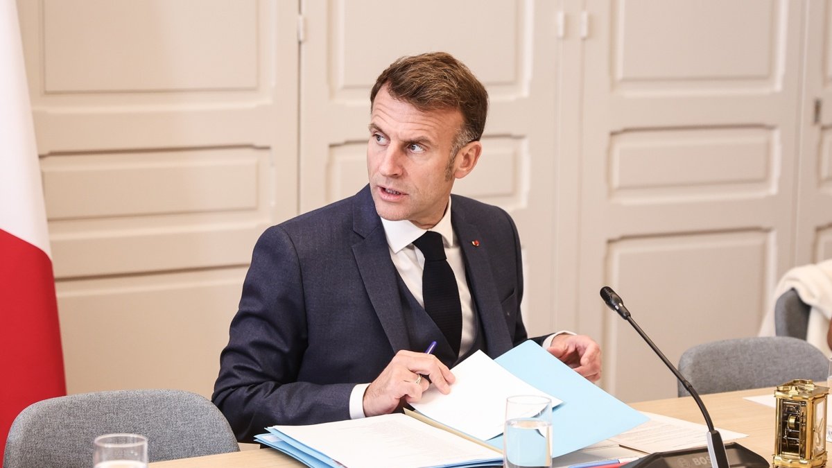 El presidente francés, Emmanuel Macron, participa en una reunión por videoconferencia de la Coalición de Voluntarios en el Palacio del Elíseo en París, Francia, el 25 de noviembre de 2025.