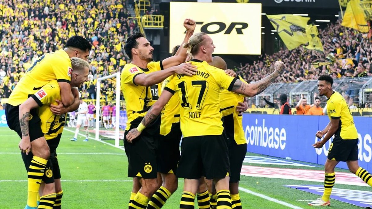 Borussia Dortmund recibe a Villarreal en Champions League.
