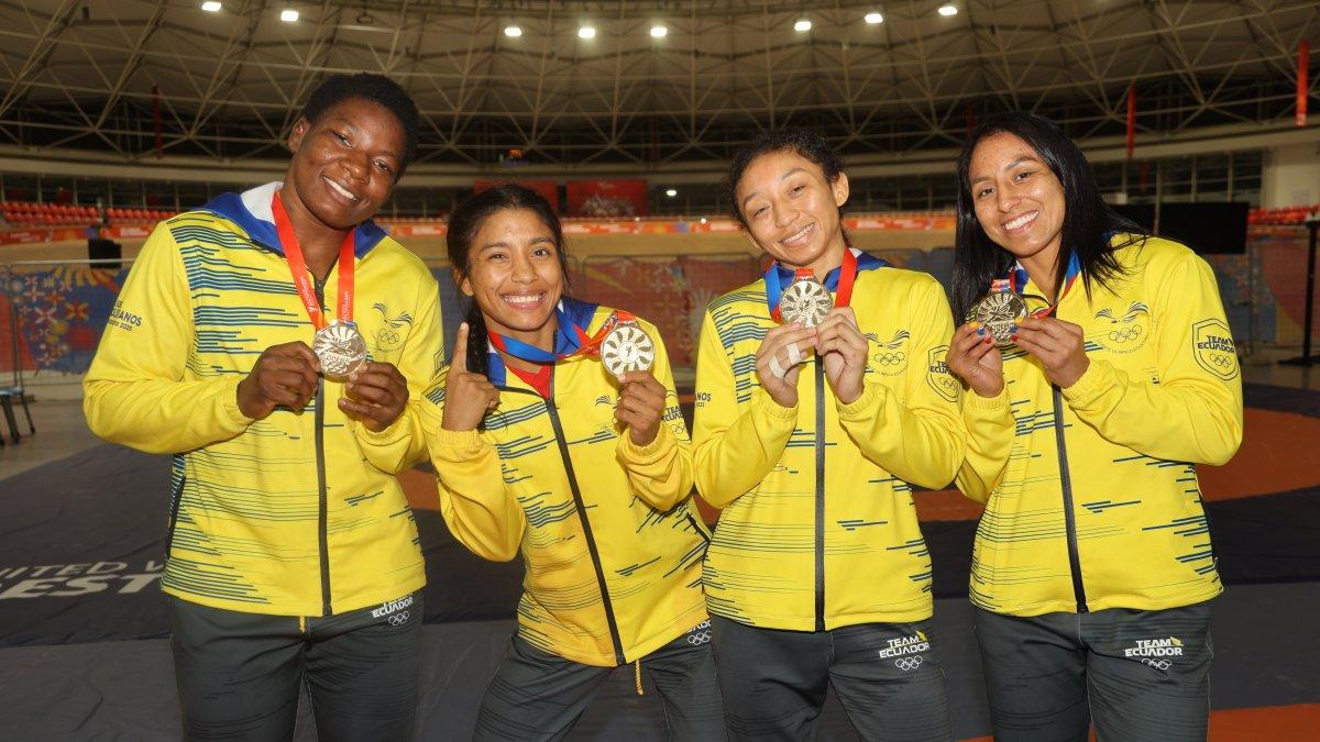 (De izquierda a derecha) Reasco, Yépez, Mollocana y Valverde fueron campeonas de sus respectivas categorías.