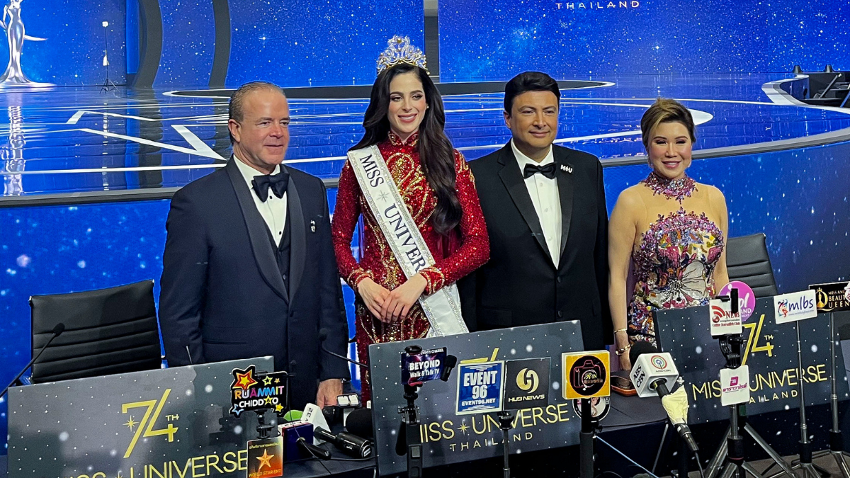 El presidente y copropietario de Miss Universo Raúl Rocha (izquierda), anunció acciones legales contra los medios que hayan difundido informaciones difamatorias respecto a la elección de Fátima Bosch.