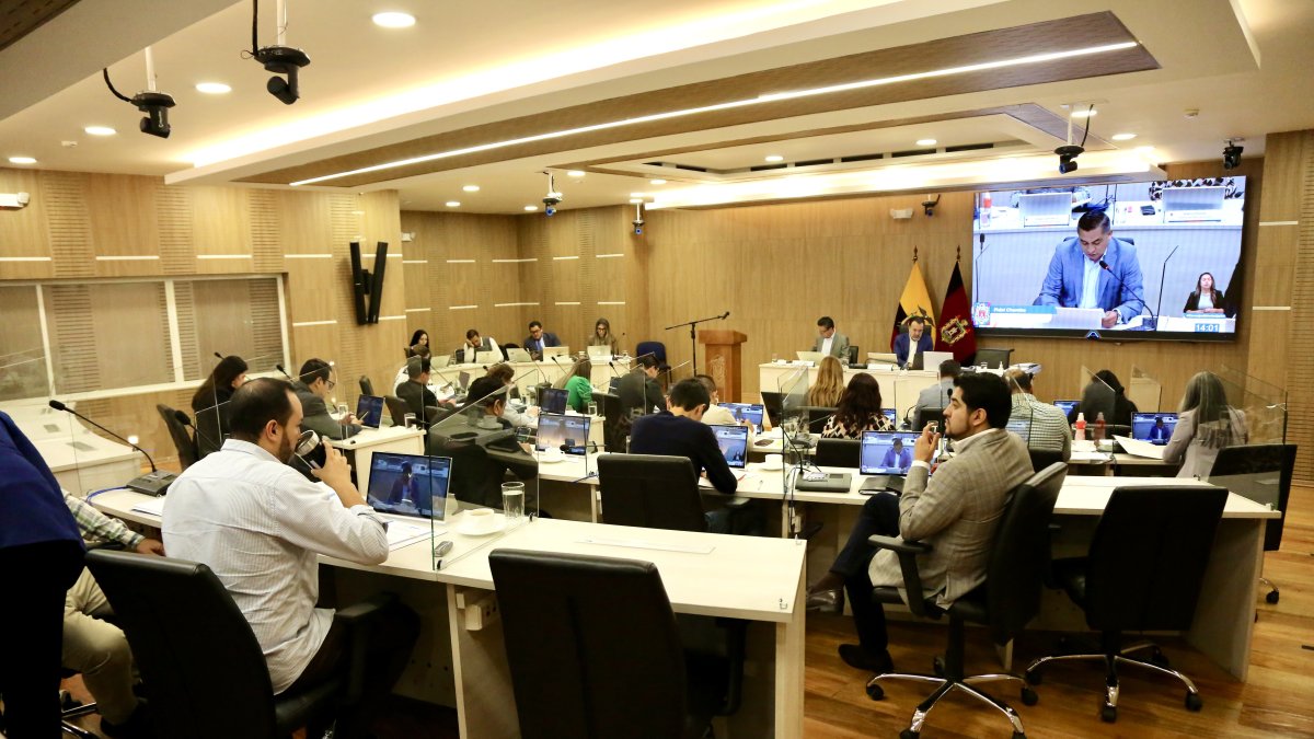 La suspensión de al menos 50 eventos de las Fiestas de Quito 2025 mantiene en tensión al Municipio y al Concejo Metropolitano