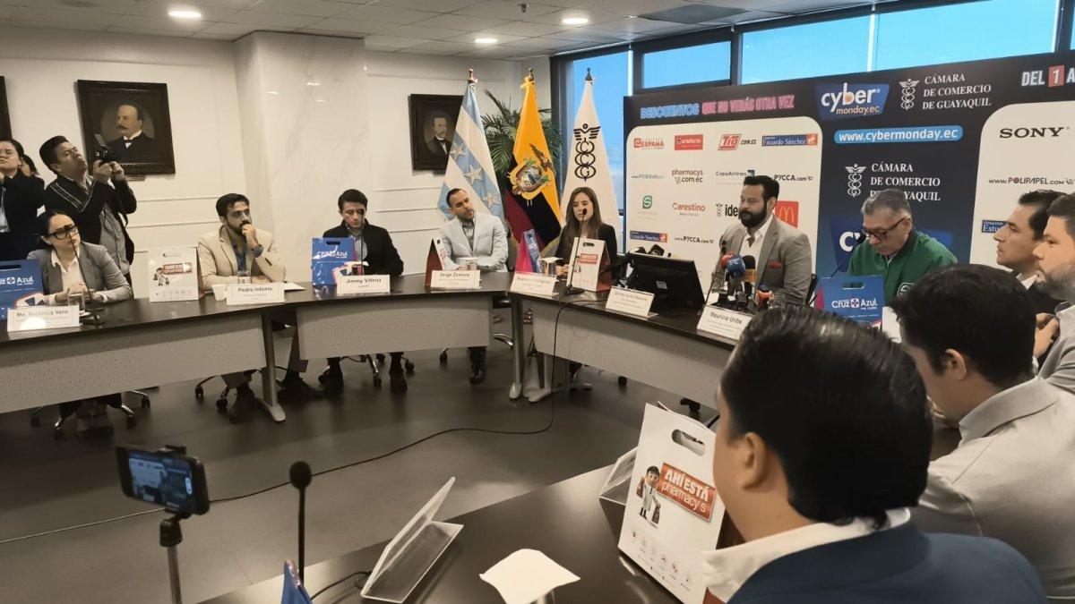 Miembros de la Cámara de Comercio de Guayaquil anuncian los planes para el Cyber Monday 2025.
