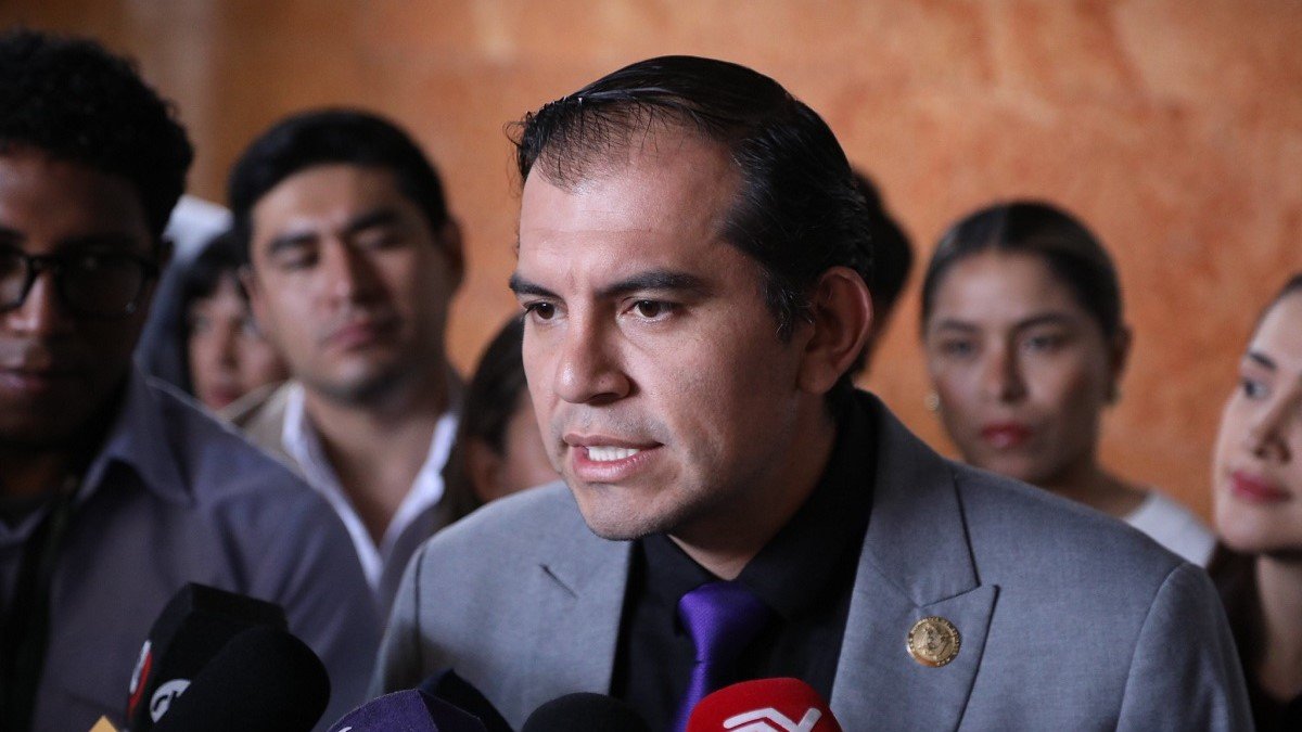 El ministro de Trabajo, Harold Burbano, se pronunció sobre las reformas a varias leyes de los servidores públicos que debatirá la Asamblea.