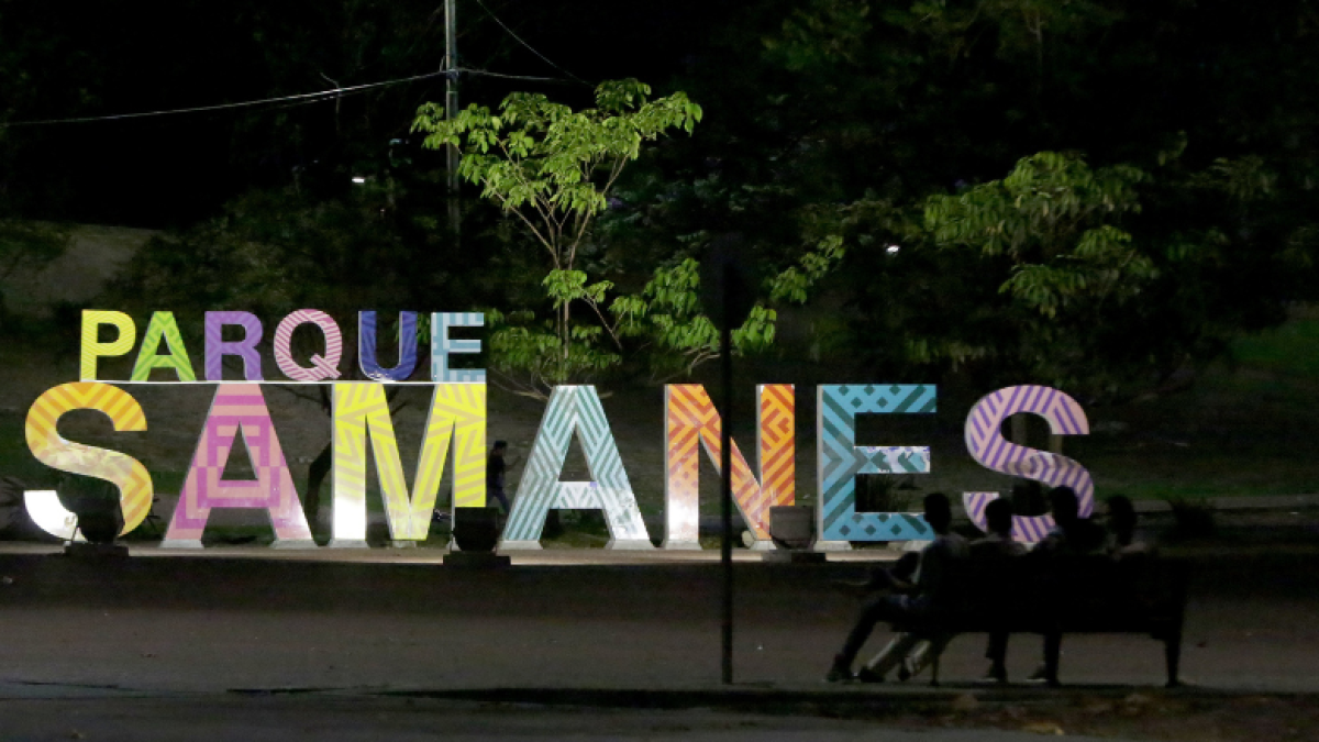 El parque Samanes se observa con muchas zonas oscuras