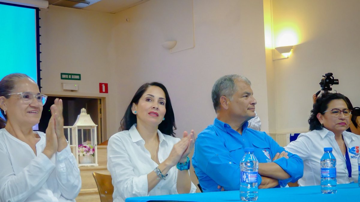 Luisa González cuenta con el apoyo del máximo líder de la Revolución Ciudadana, Rafael Correa.