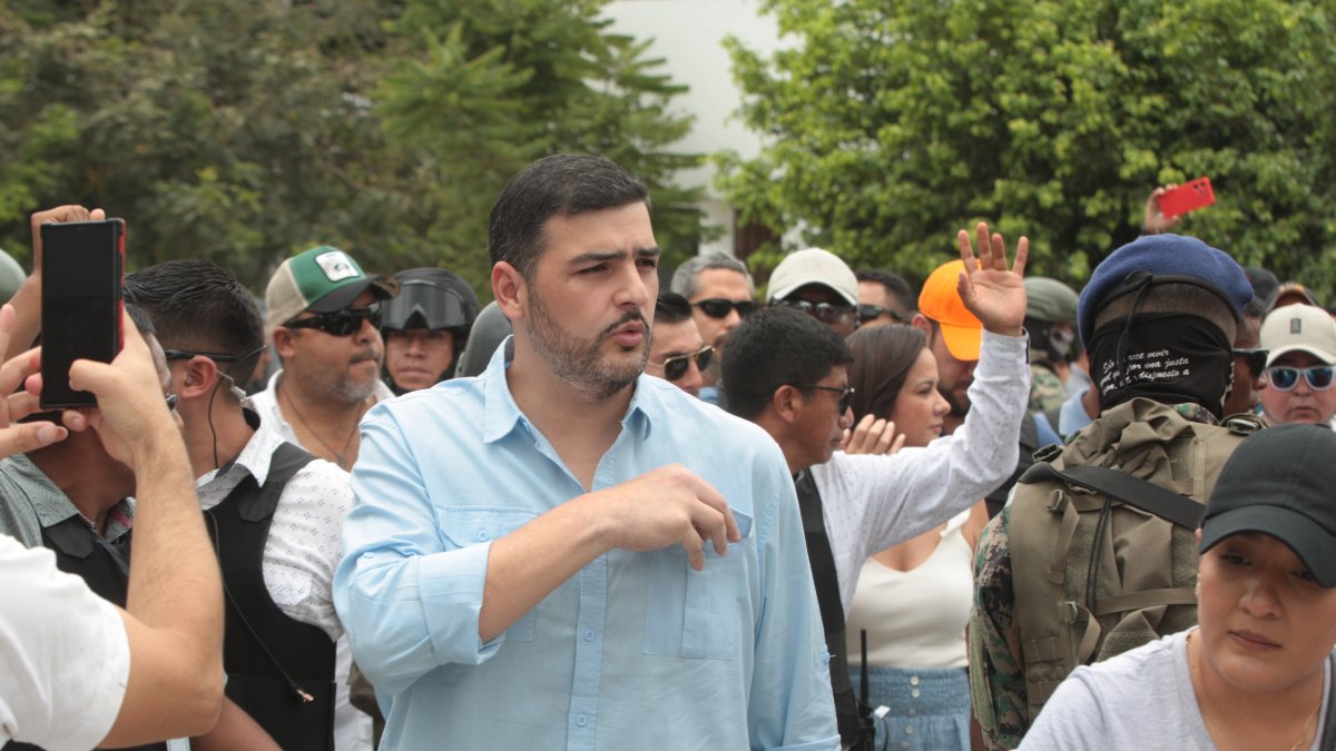 El alcalde de Guayaquil se refirió a la polémica de los contratos suspendidos en X.