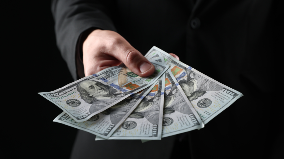 El salario básico unificado para el 2026 en Ecuador se definirá en diciembre.