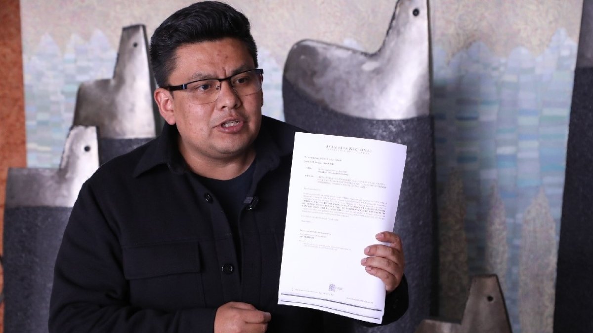 El asambleísta del correísmo, Juan Molina, anunció que su bloque presentará un pedido de juicio político en contra del exministro de Salud, Jimmy Martin.