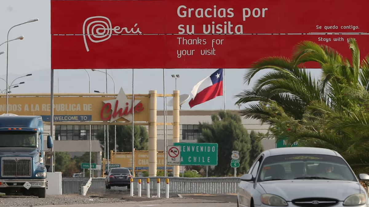 El presidente interino de Perú, José Jerí, anunció el despliegue de fuerzas militares en la frontera con Chile.