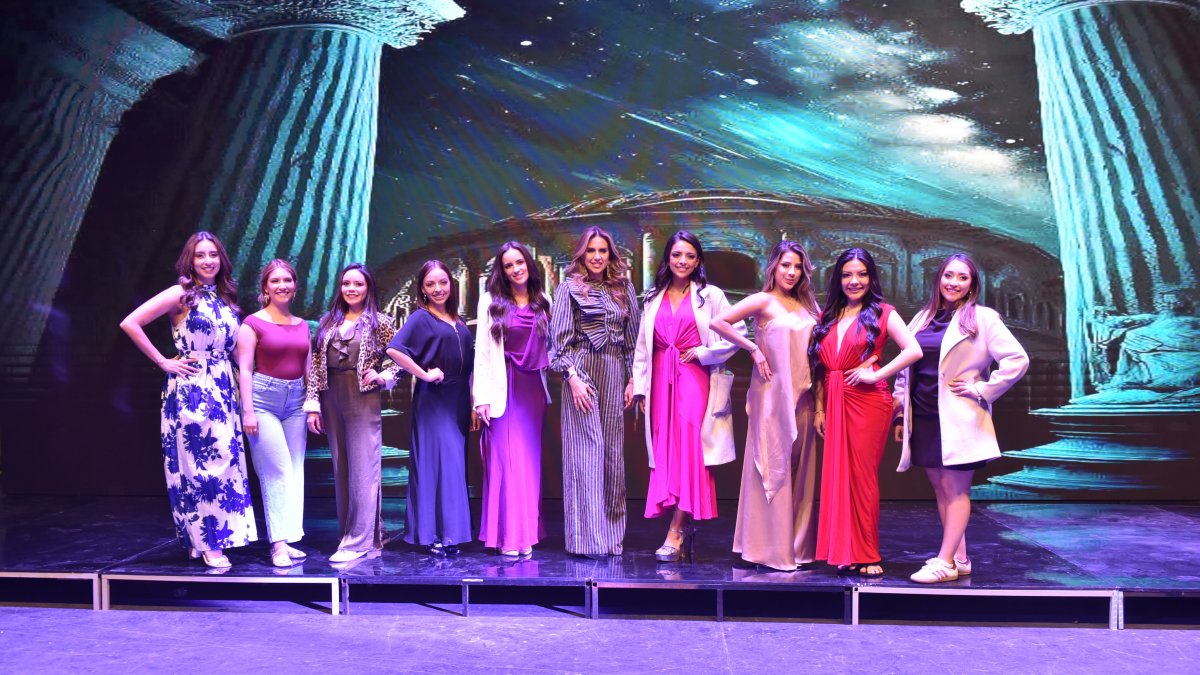 Las diez candidatas ensayan para la gala en el Teatro Bolívar de la capital. La elección será el jueves 27 de noviembre.