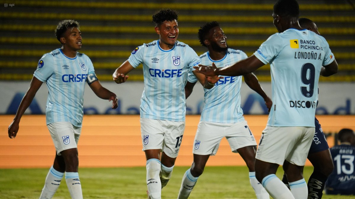 Universidad Católica goleó 4-1 a Cuenca Jrs en el estadio Atahualpa.