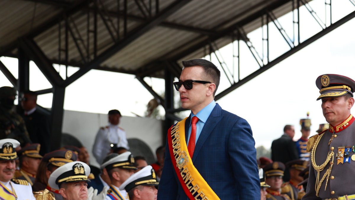 El presidente de la República, Daniel Noboa, participó de la ceremonia de ascensos honoríficos de los comandantes generales de las Fuerzas Terrestres, Naval y Aérea.