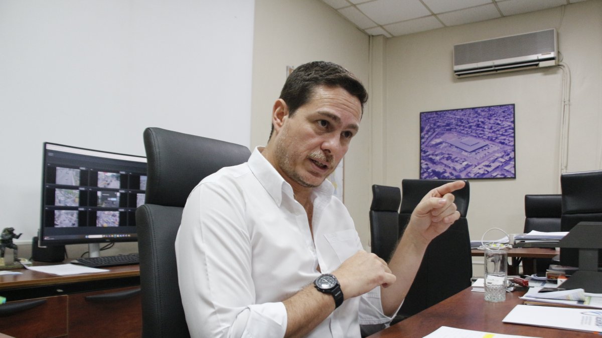 El funcionario municipal dialoga con EXPRESO.