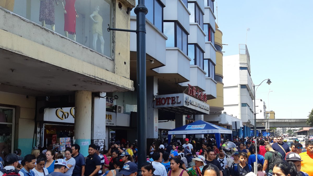 La popular zona de la Bahía concentra a diario a miles de ciudadanos.