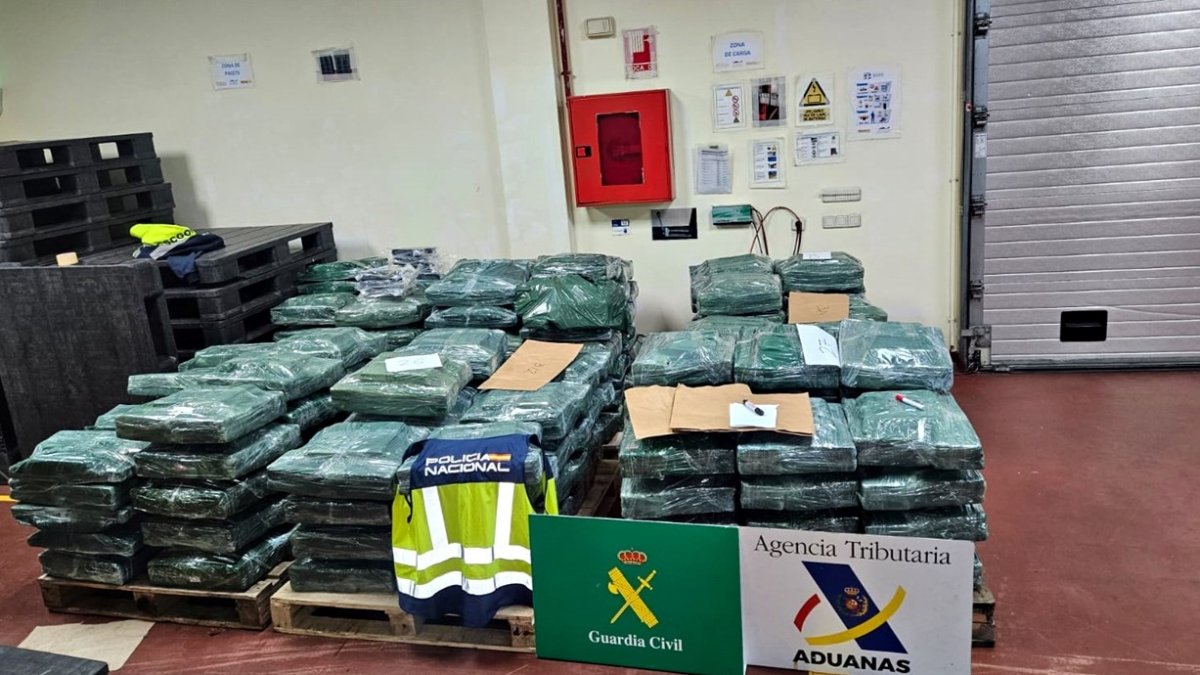 La Policía Española junto a la Guardia Civil realizaron un operativo en Valencia.