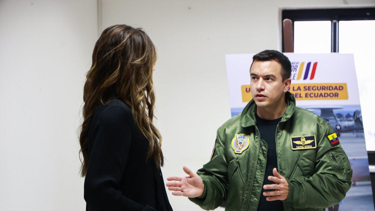 Daniel Noboa en una foto de archivo con Kristi Noem.