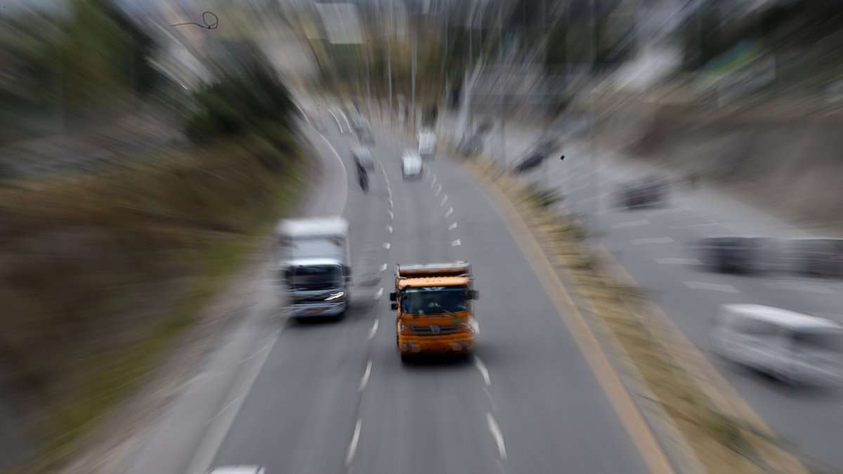 Los vehículos de carga pesada y transporte de productos peligrosos tendrán restricción de circulación en las avenidas Simón Bolívar y Ruta Viva.