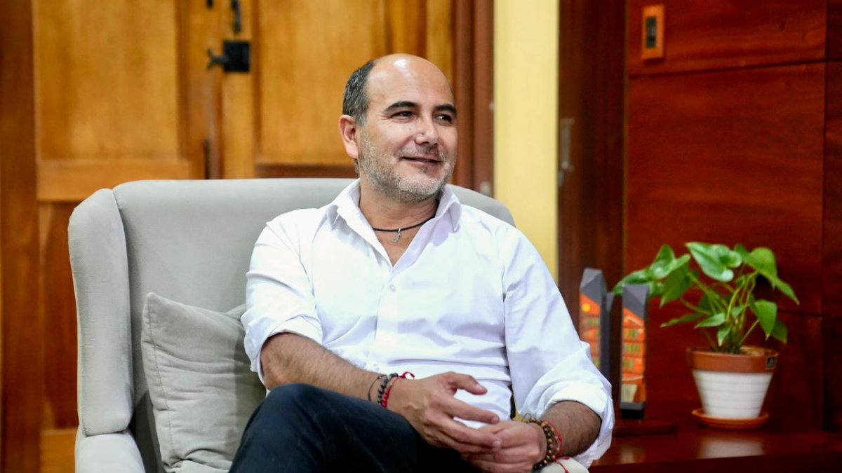 El prefecto de Azuay, Juan Cristóbal Lloret proyecta la recta final de su gestión y analiza el futuro de la Revolución Ciudadana.