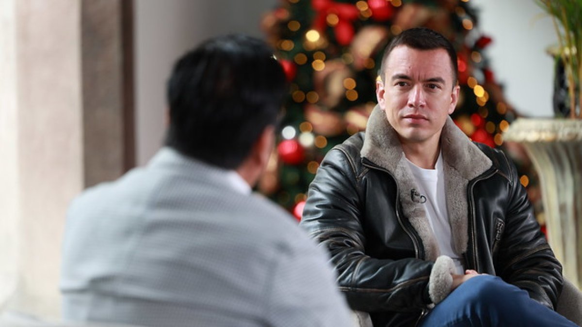 Daniel Noboa durante la entrevista en el podcast 'Street Please', donde habló de la consulta popular y de las reformas que busca impulsar.