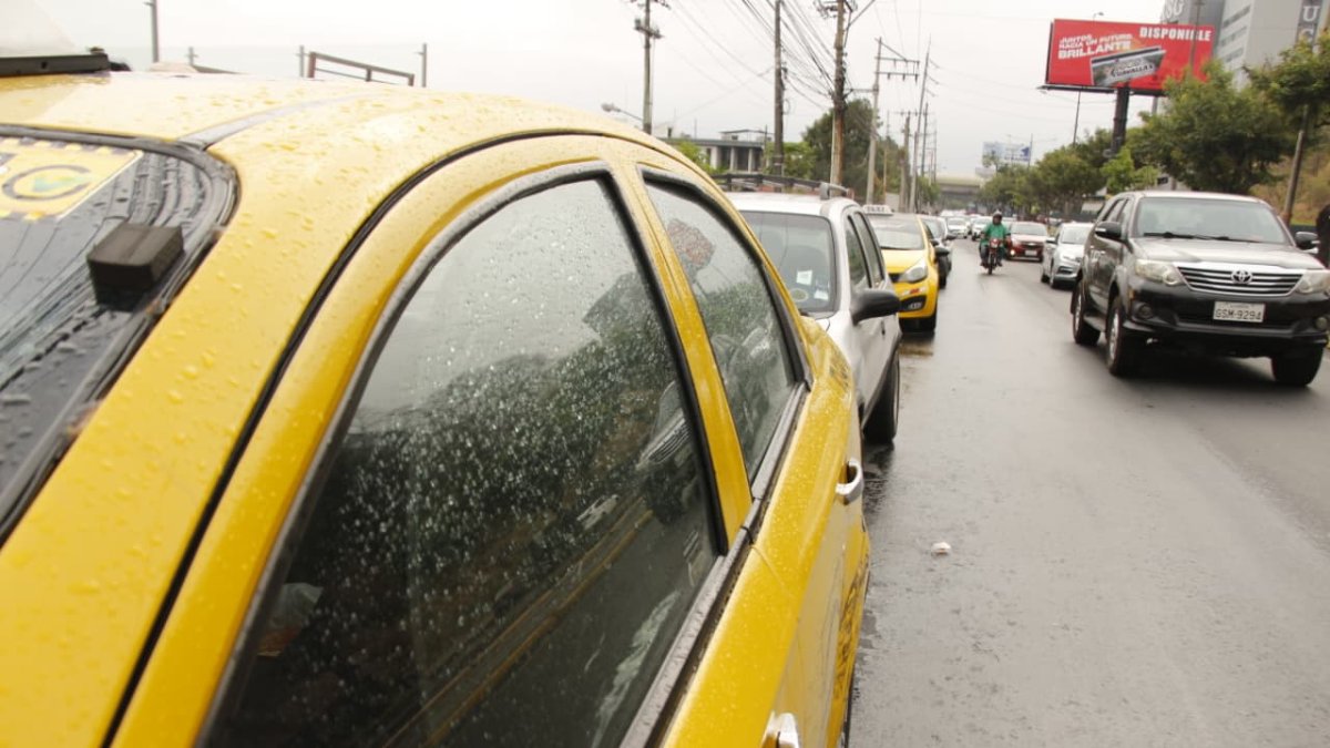En varias zonas de Guayaquil se registró una moderada lluvia la mañana de este viernes 28 de noviembre.