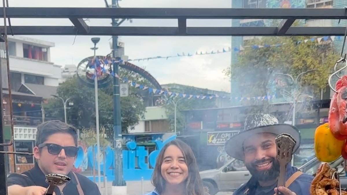 Este sábado 29 de noviembre de 2025, desde las 12:00, la Plaza El Quinde será el escenario de uno de los eventos gastronómicos más esperados: el festival ‘Chulla Asado’.