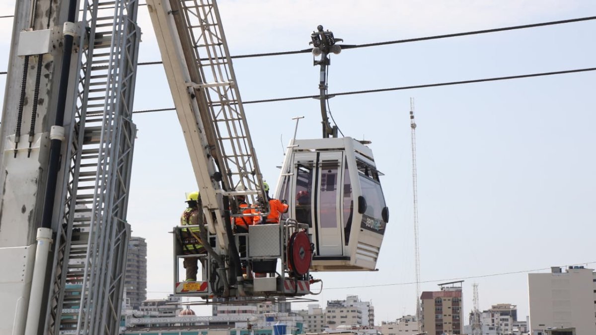 Rescate de bomberos a ocupantes de la Aerovía