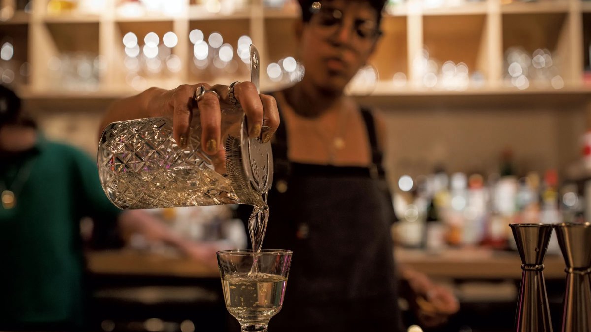 El canelazo pasó de bebida tradicional a propuesta gourmet, hecha con especias y frutas.