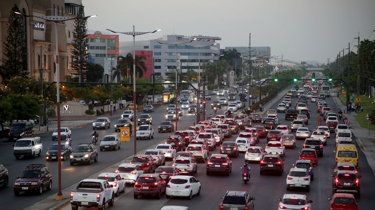 La avenida Samborondón, en La Puntilla, se ha convertido en una zona marcada por el caos vial.