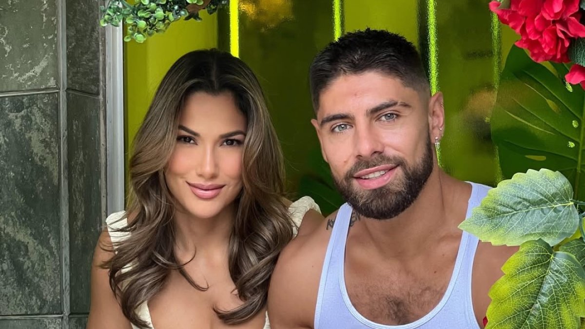 Alejandra Jaramillo junto a Beta Mejía.