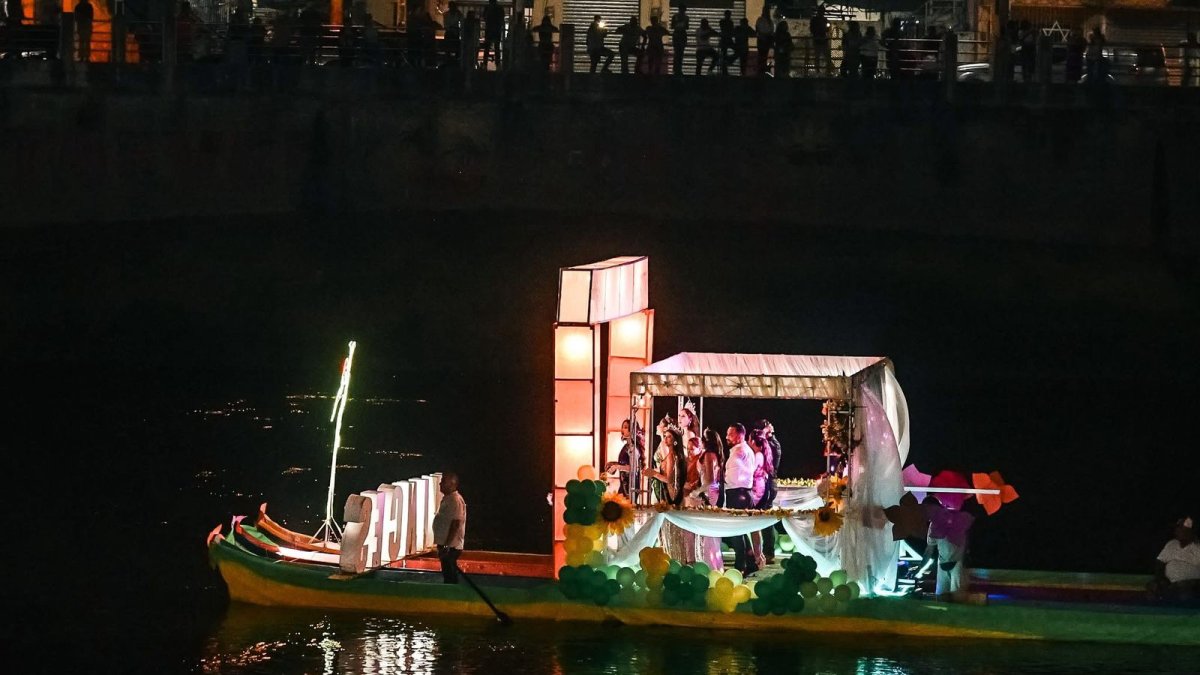 Tradición. Diez góndolas desfilarán por el río de Vinces este sábado.