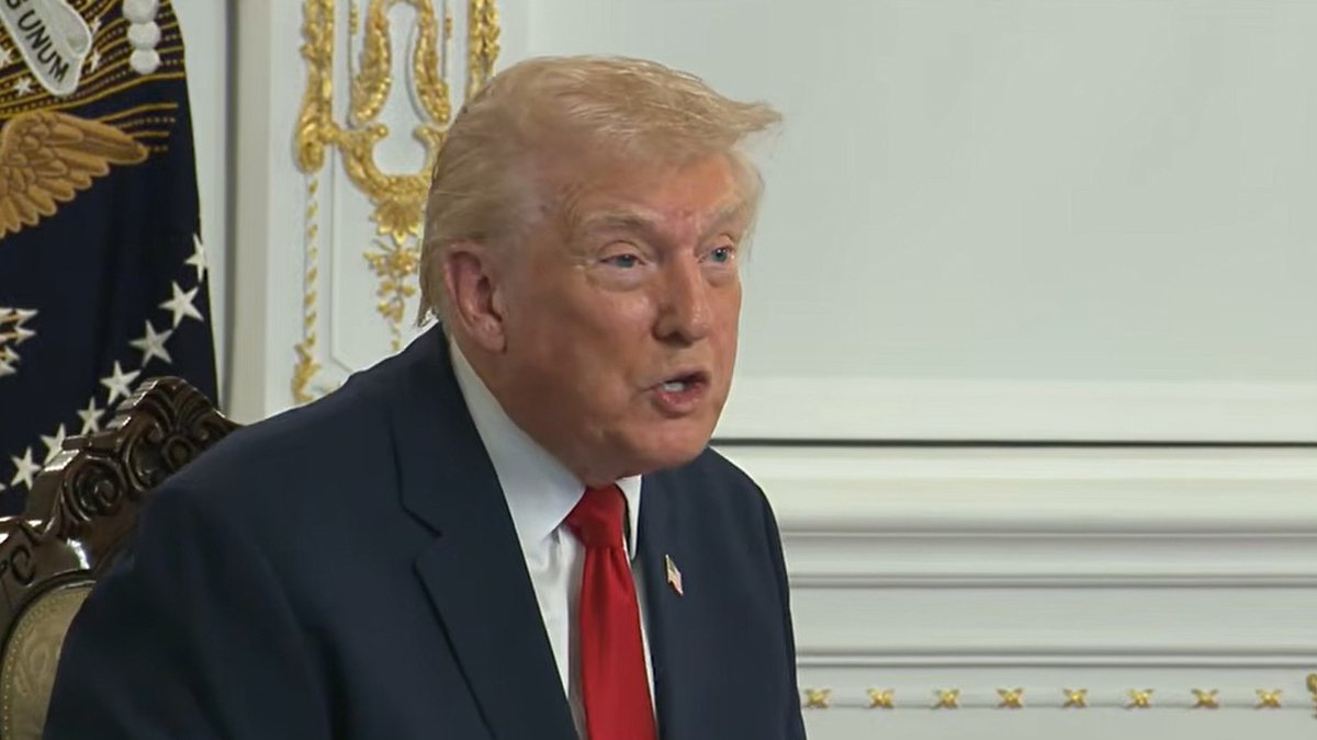Fotografía de archivo de una captura de video tomada de una transmisión de la Casa Blanca del presidente de Estados Unidos, Donald Trump, desde Palm Beach.